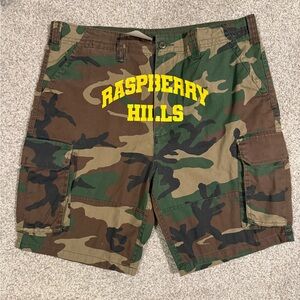 GV Gallery Raspberry Hills Camo Cargo Shorts Size XL Brand New